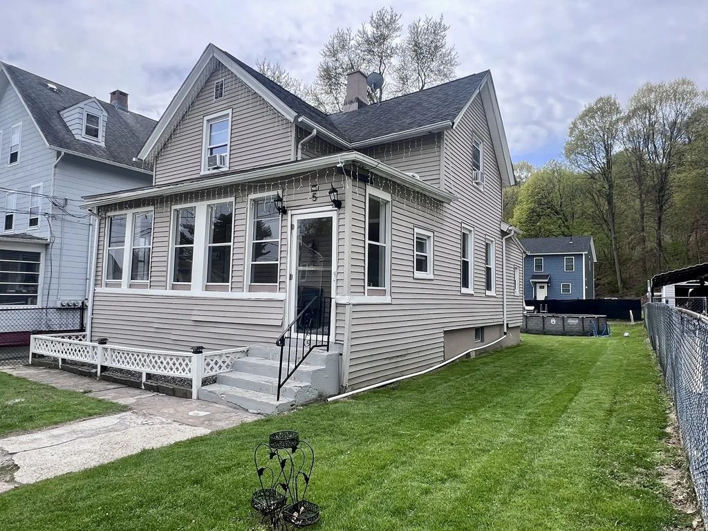 5 Vernon St, Holyoke