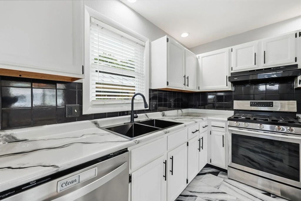 5 Timber Ln, Holyoke