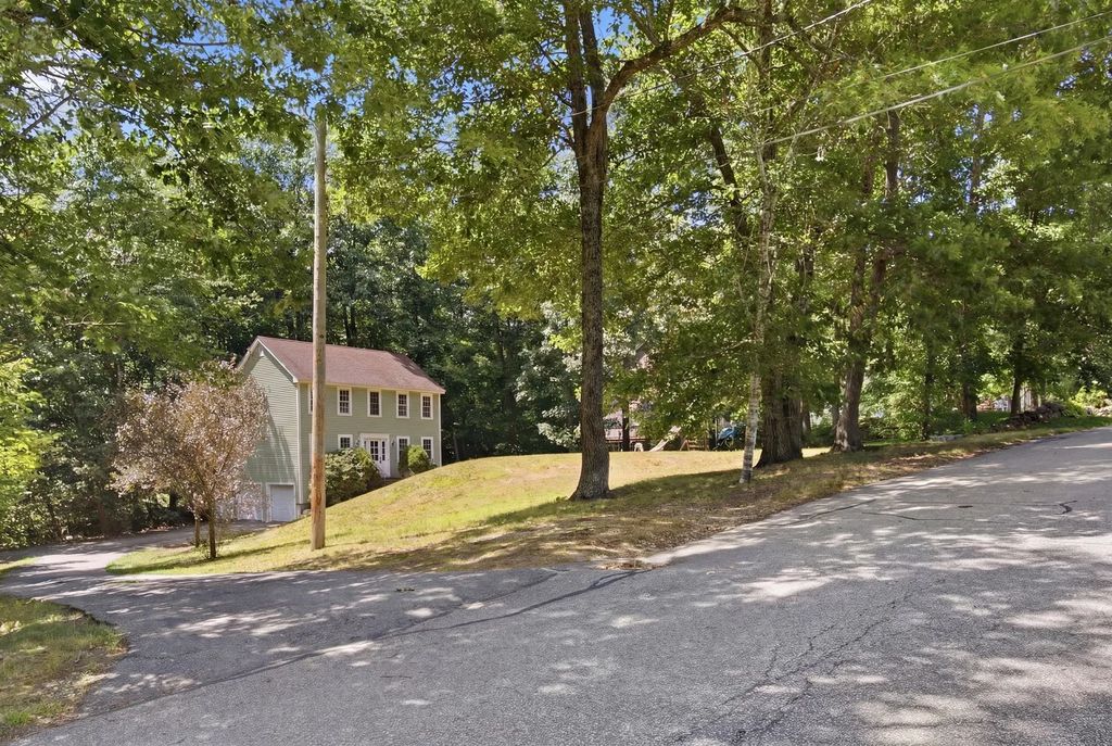 11 Navajo St, Hubbardston