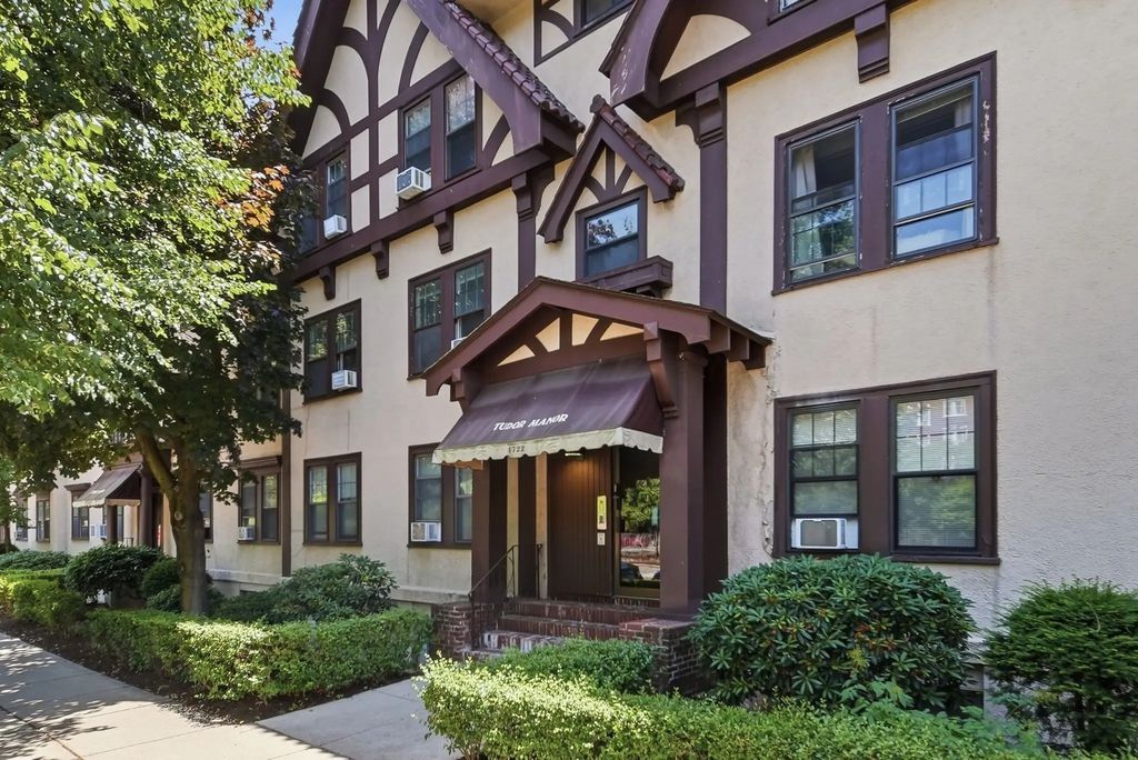 1722-1726 Commonwealth Ave. #1, Boston