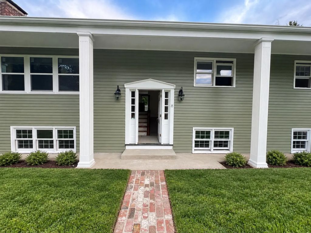 8 Birch Ln, Shrewsbury