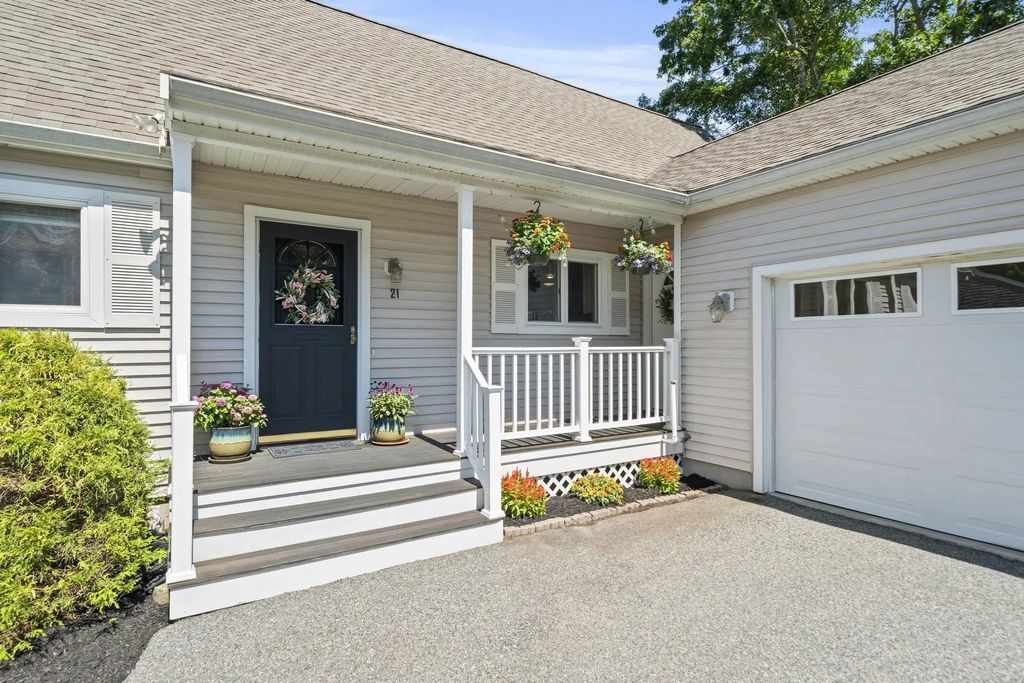 21 Colony Ave, Bourne