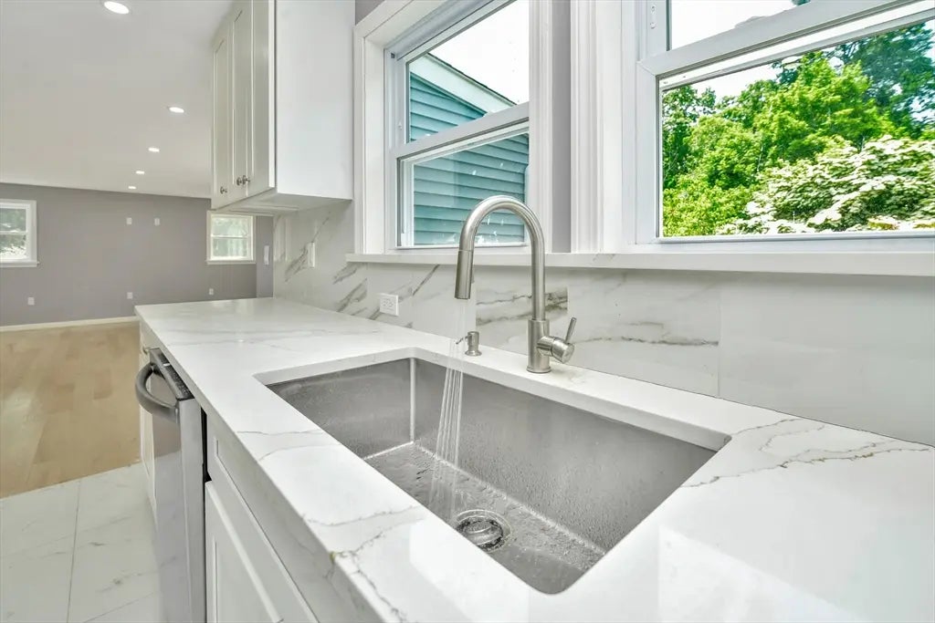 87 Summer St, Abington