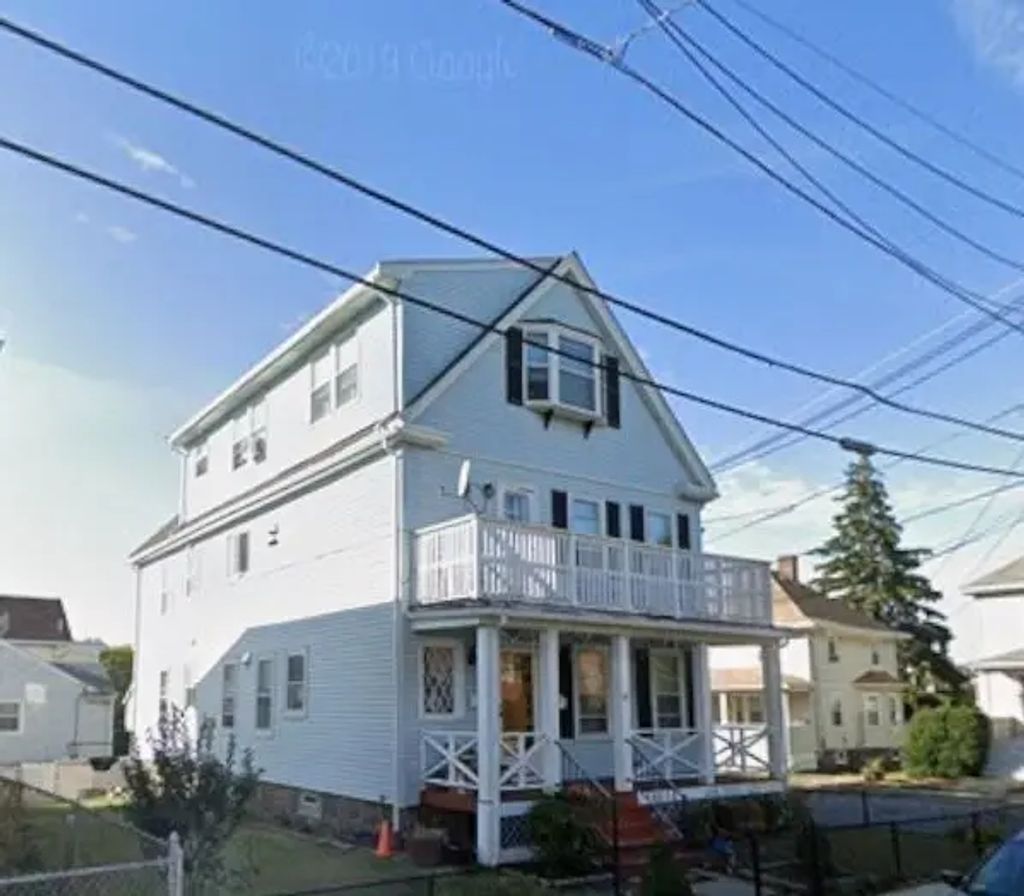 28 Blake St #1, Quincy