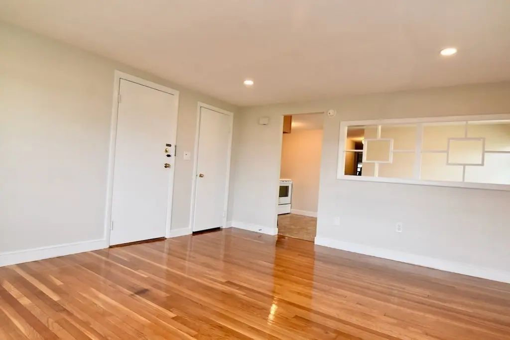 90 E Squantum #4, Quincy