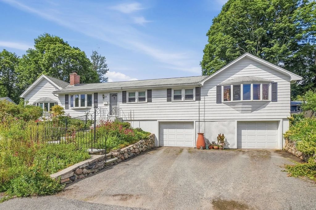 11 Farmington Circle, Marlborough