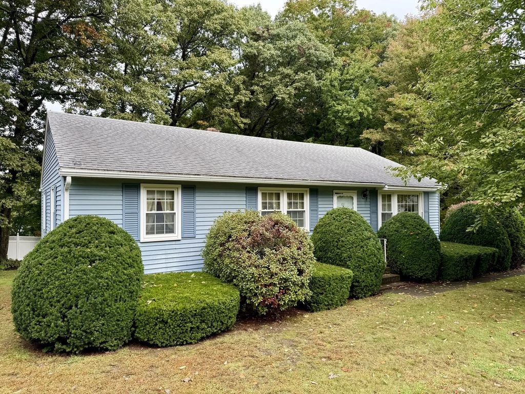 66 Debbie Dr, Leominster