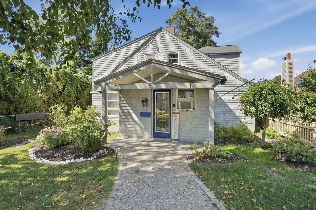 1533 Morton Avenue, New Bedford