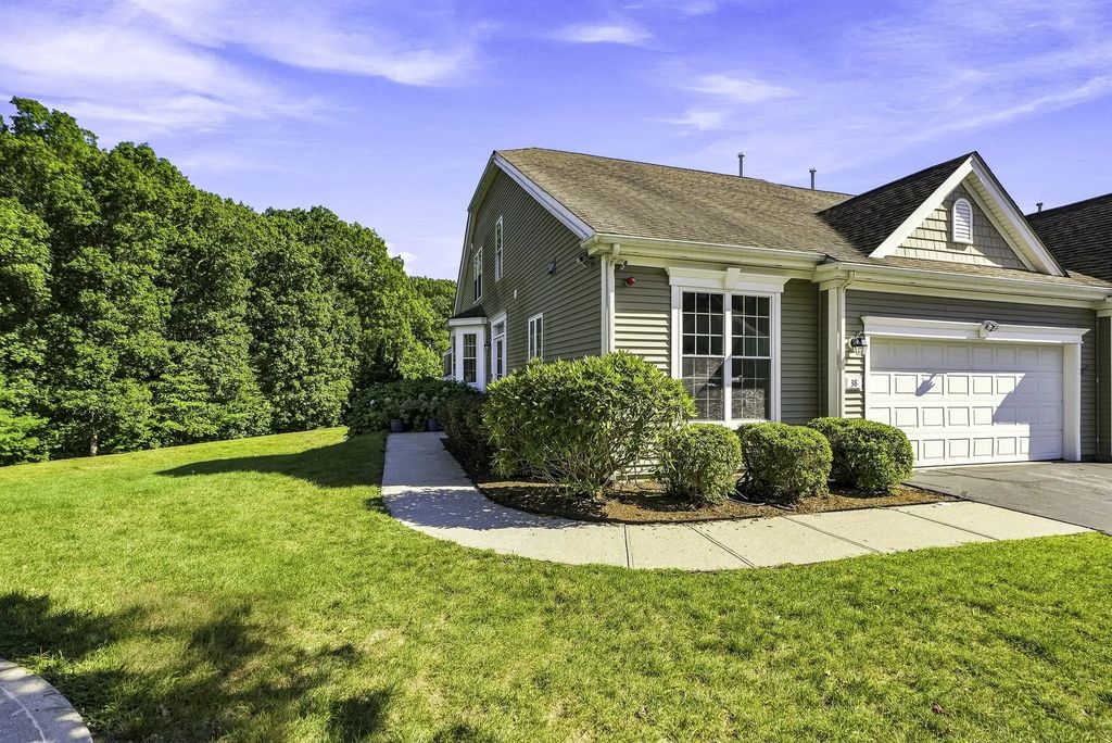 38 Cherry Ln #38, Grafton