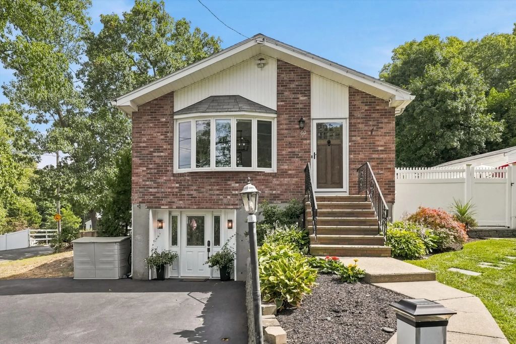 60 Hobson St, Saugus