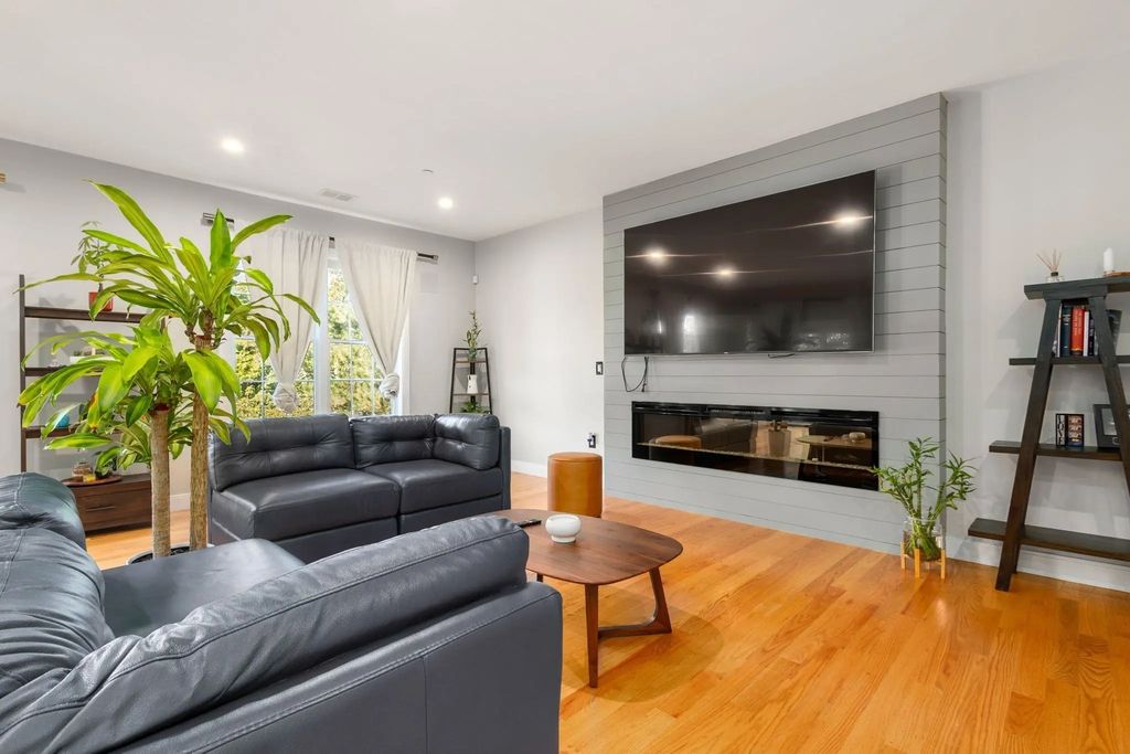 178 Robertson St #2, Quincy