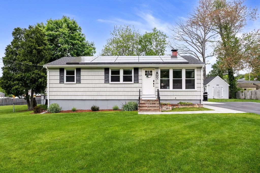 19 Burr Ave, Pembroke