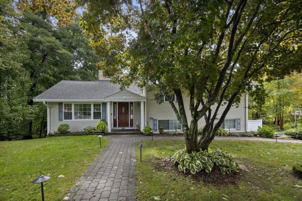 8 Patley Rd, North Reading