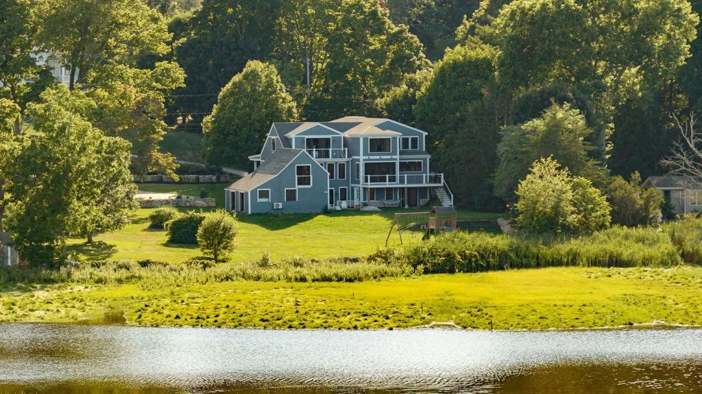 392 S Main St, Cohasset