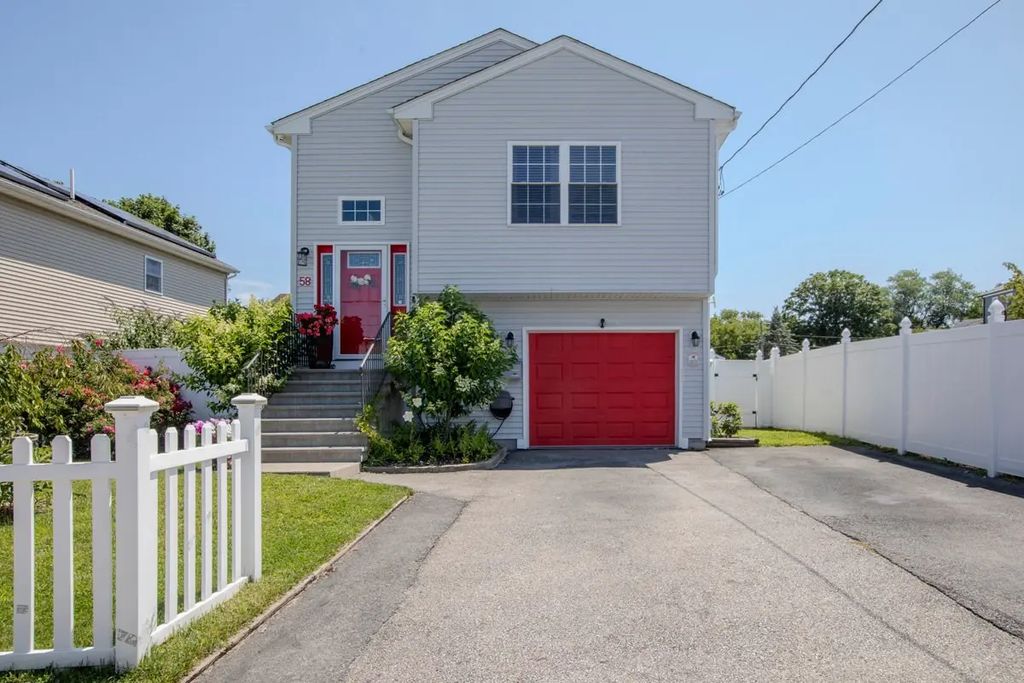 58 Manchester St, Fall River