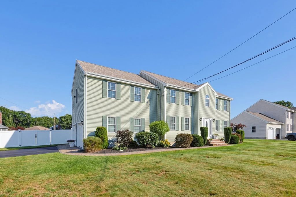 10 Bryan Dr, Taunton