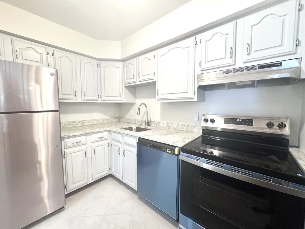 4975 Washington St #109, Boston