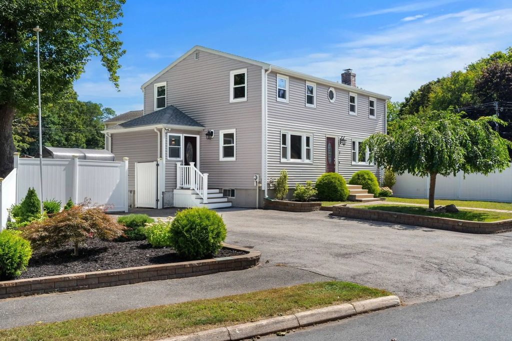 2 Ash St, Amesbury