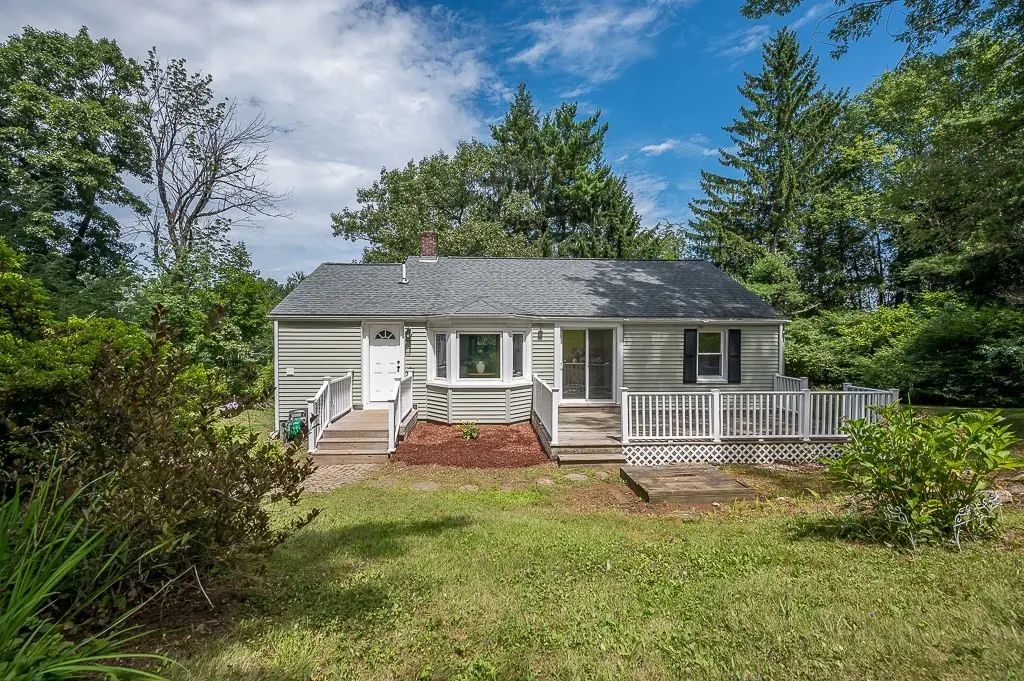 551 Pleasant Street, Paxton