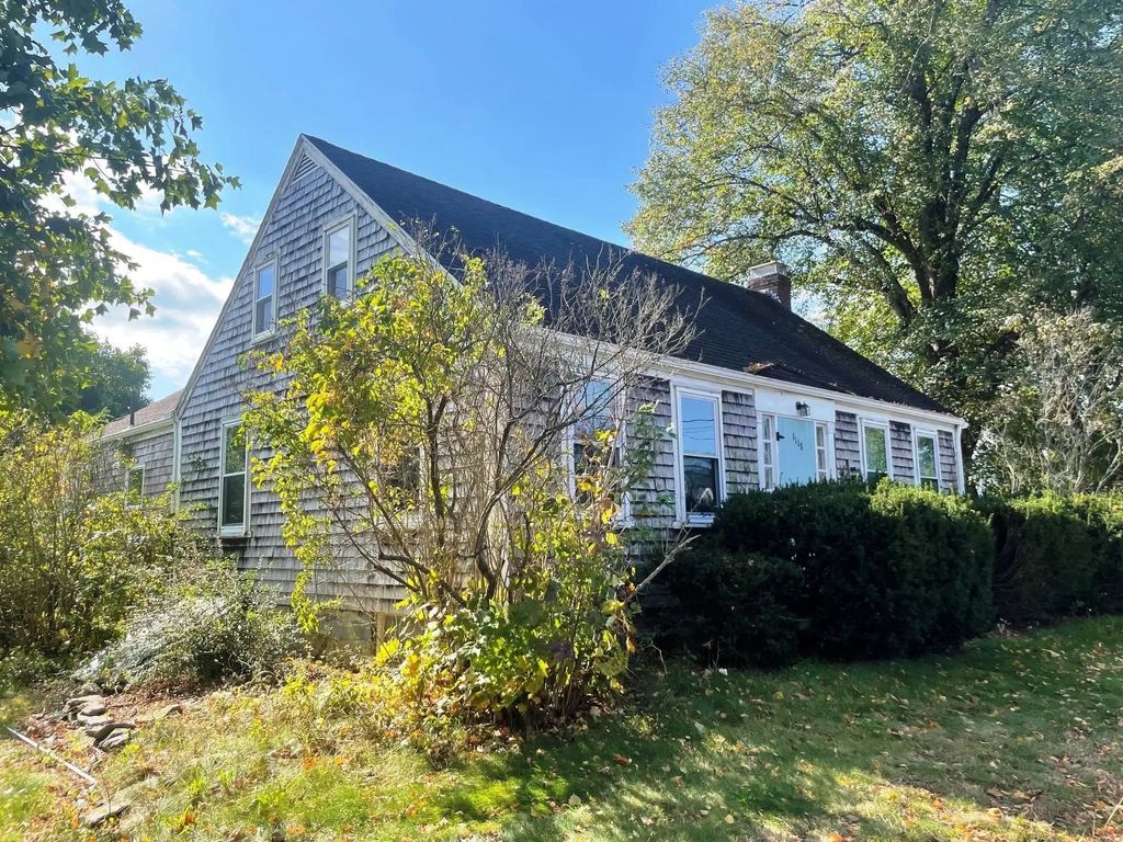 1118 Pleasant St, Bridgewater