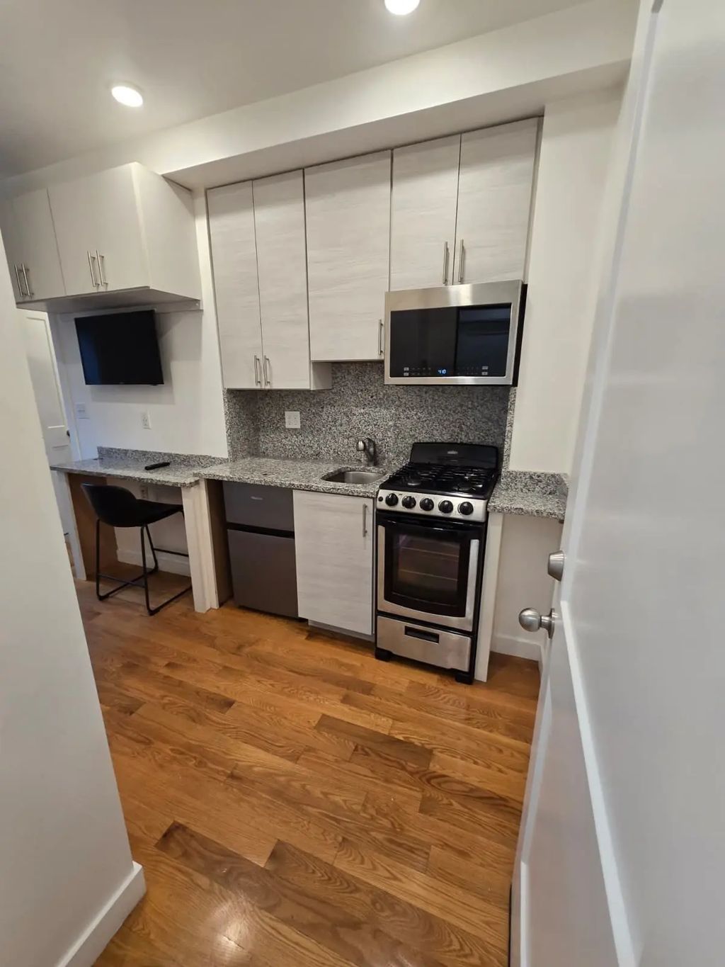 16 Fifth Street #5, Chelsea