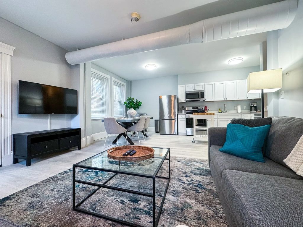 636 Washington St #1, Brookline