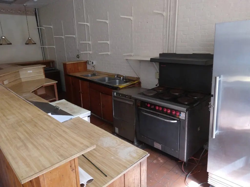 559 Main Street - Rt. 20 #unit Stn, Sturbridge