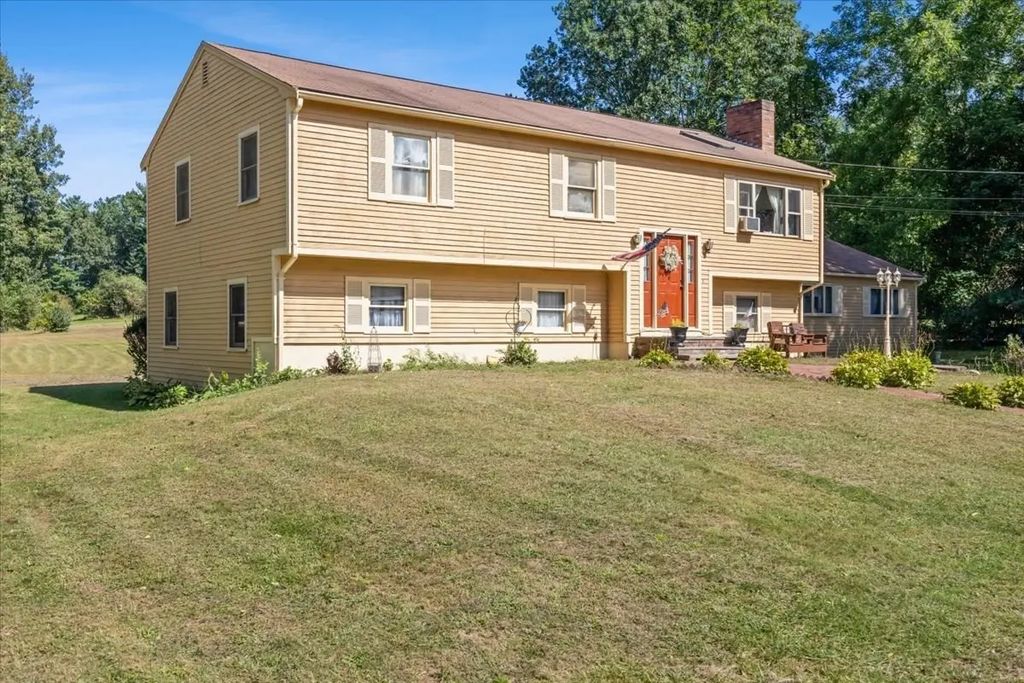95 Crooked Ln, Lakeville