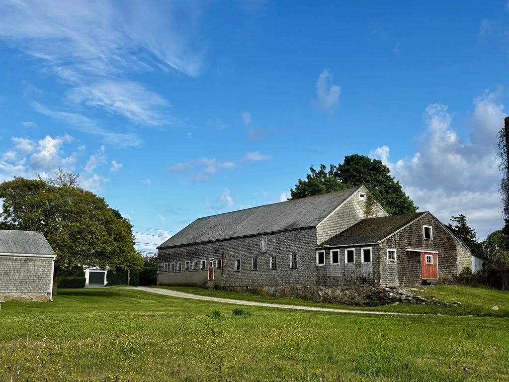 482 Smith Neck Rd, Dartmouth