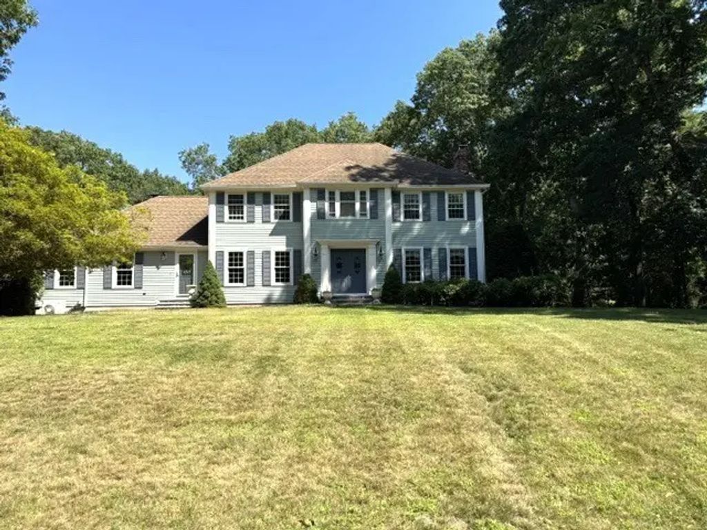 61 Carlton Ln, North Andover