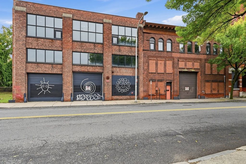 40-48 Main St, Holyoke