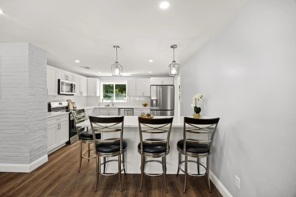 15 Clara Rd, Brockton