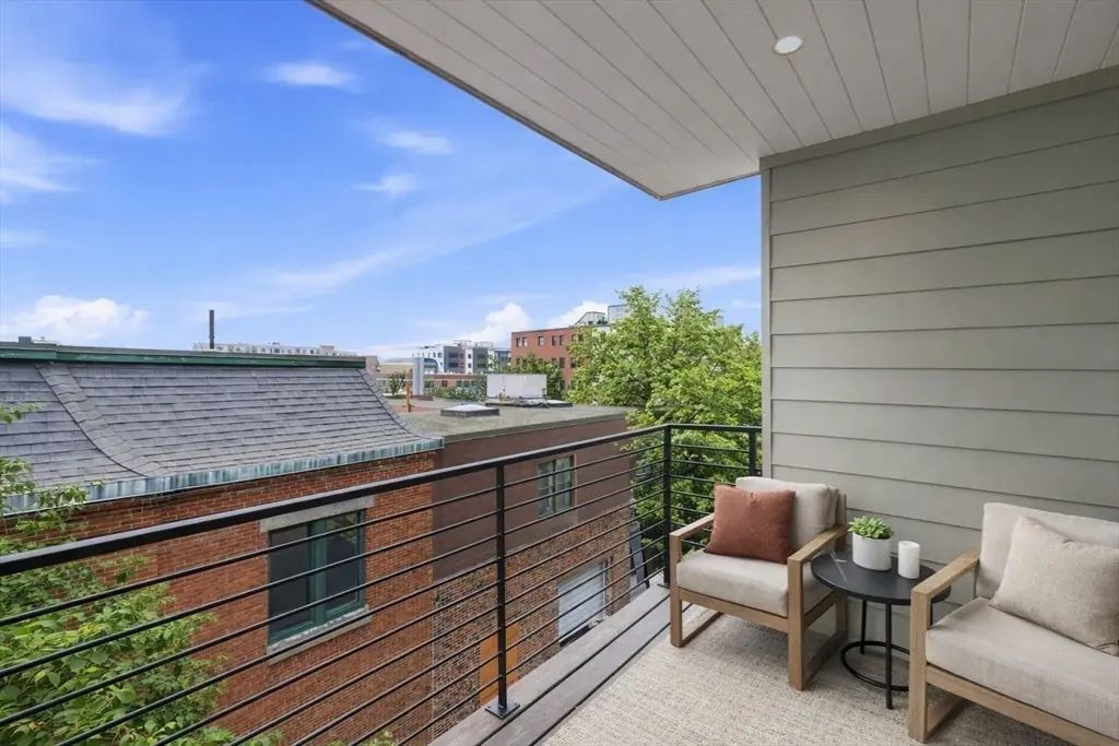 118 B Street #203, Boston