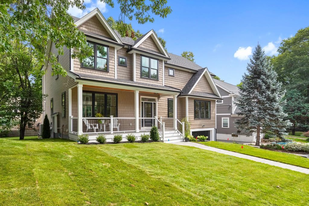 53 Hodge Rd, Arlington