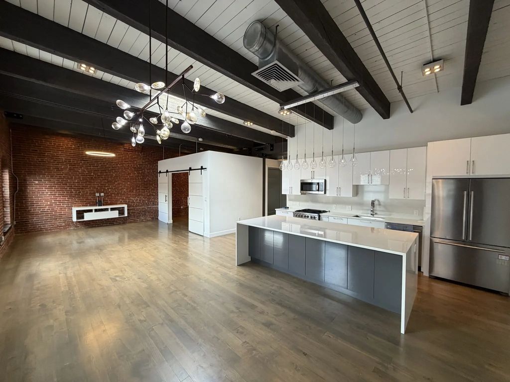 21 Wormwood #621, Boston