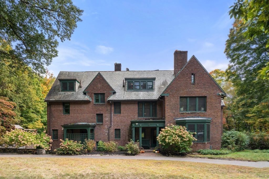 341 Highland St, Milton