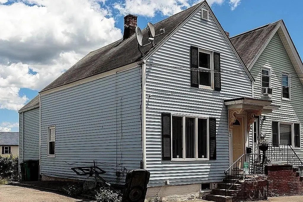 12 Cedar St, Lowell
