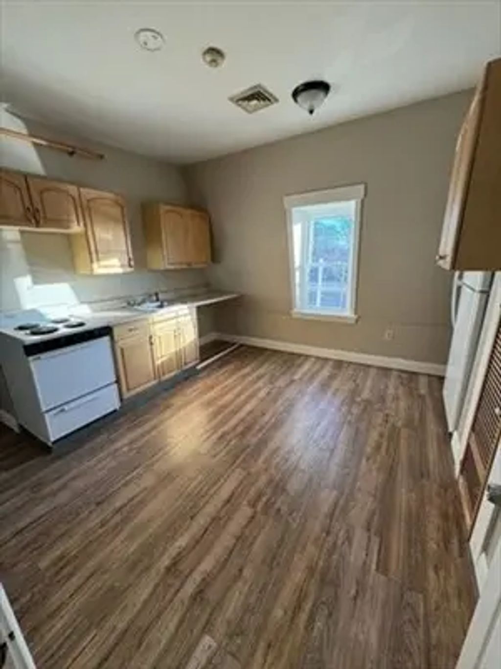 41 Dunham #3r, Attleboro