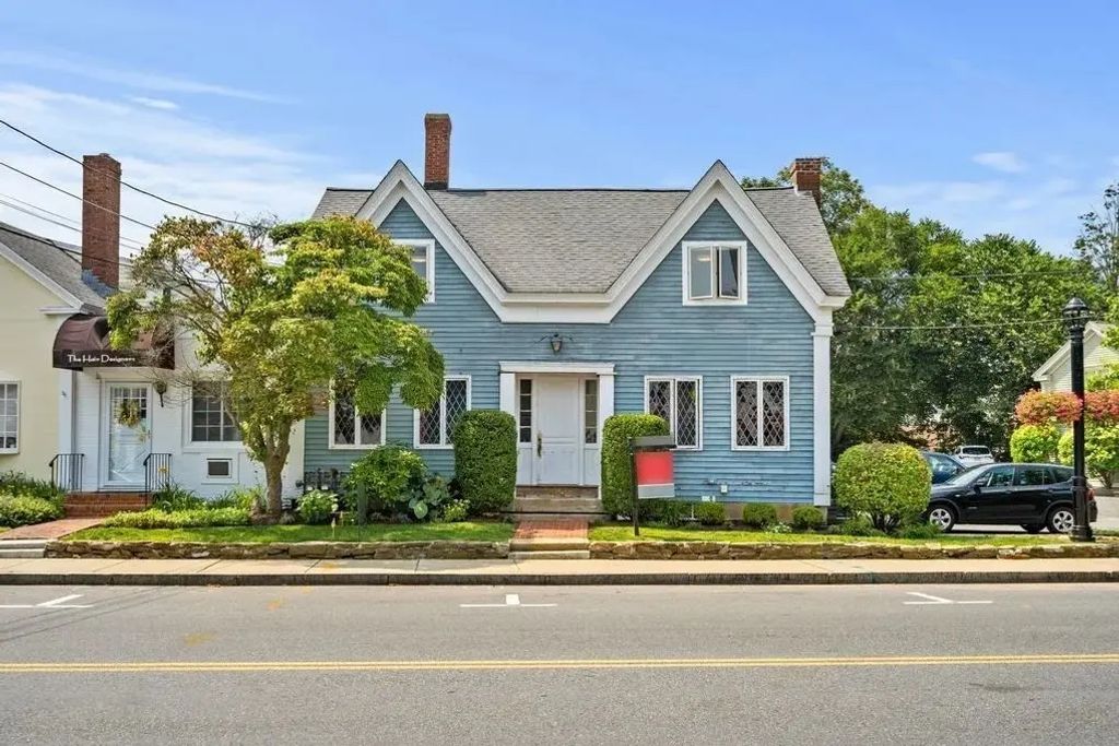 54 Main St #201, Topsfield