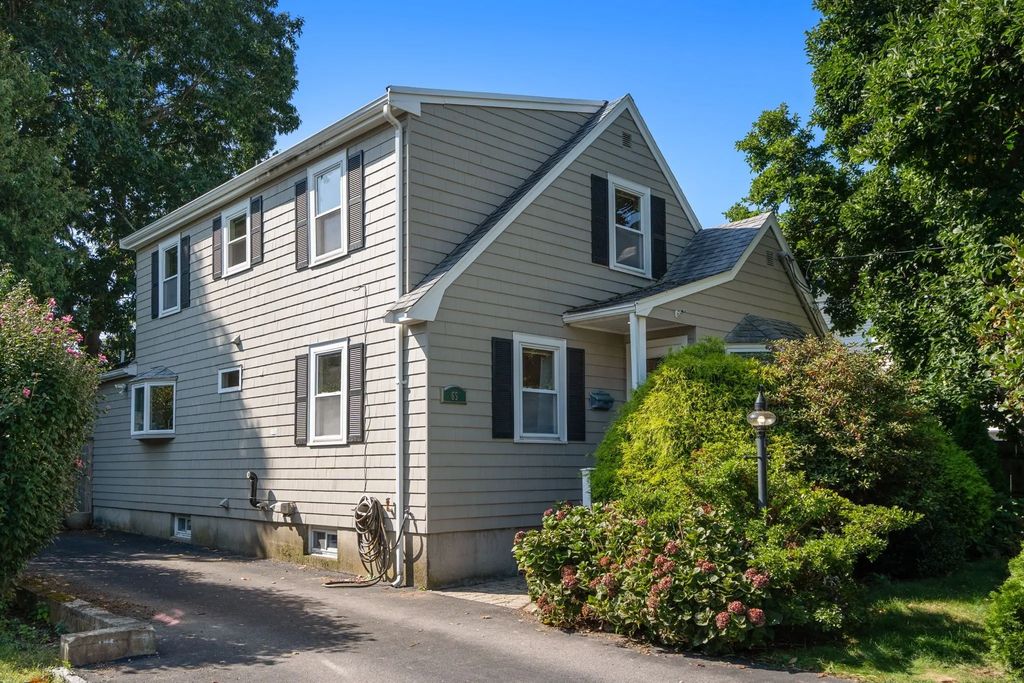 65 Tarbox St, Dedham