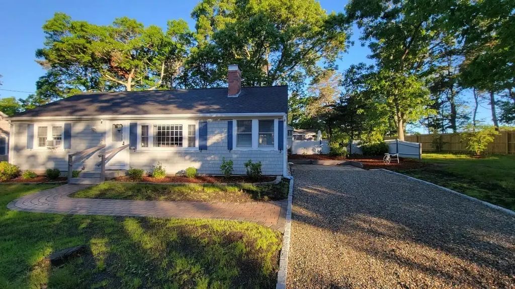 21 Sibley Dr, Yarmouth