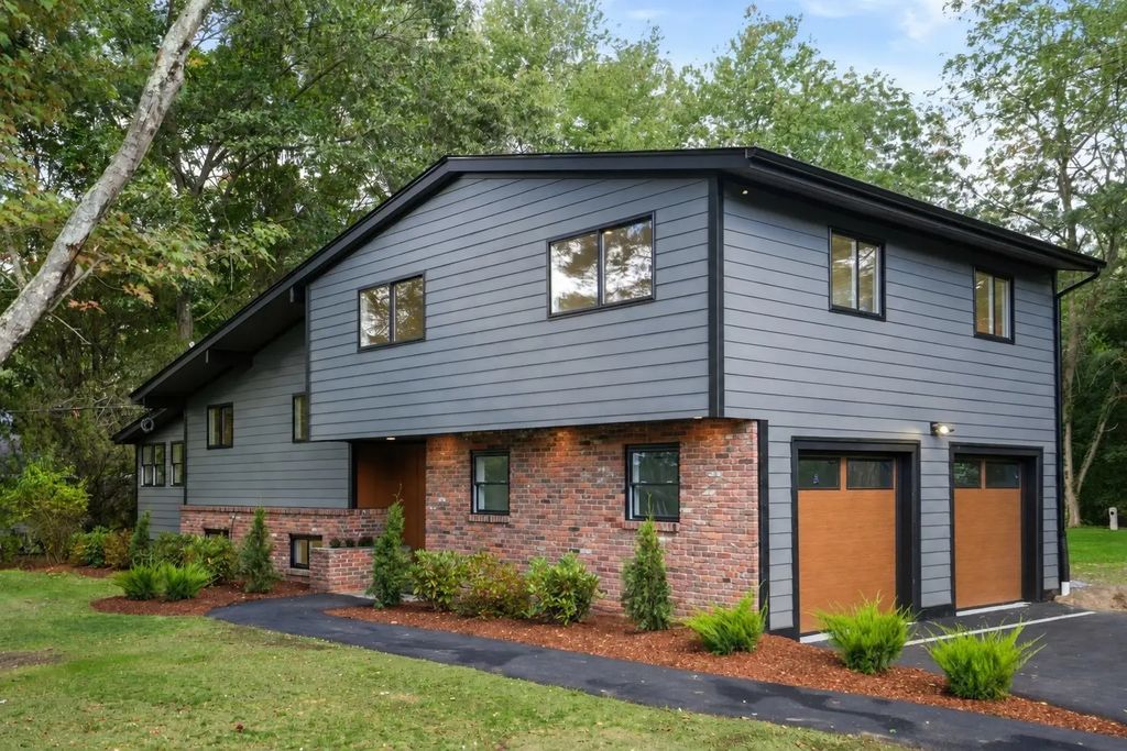 225 W Plain St, Wayland
