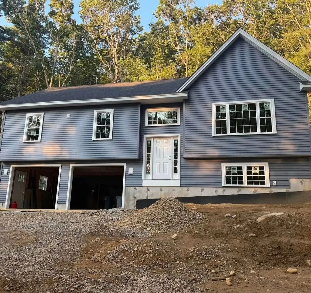 22 Rice Corner Rd., Brookfield