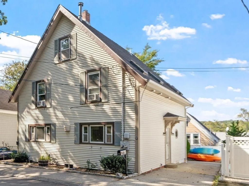 8 Brightside Ave #1, Gloucester