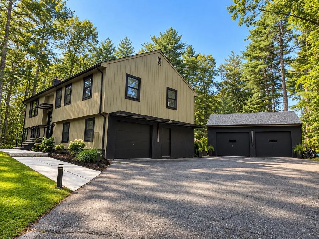 15 Orchard Ln, Lincoln