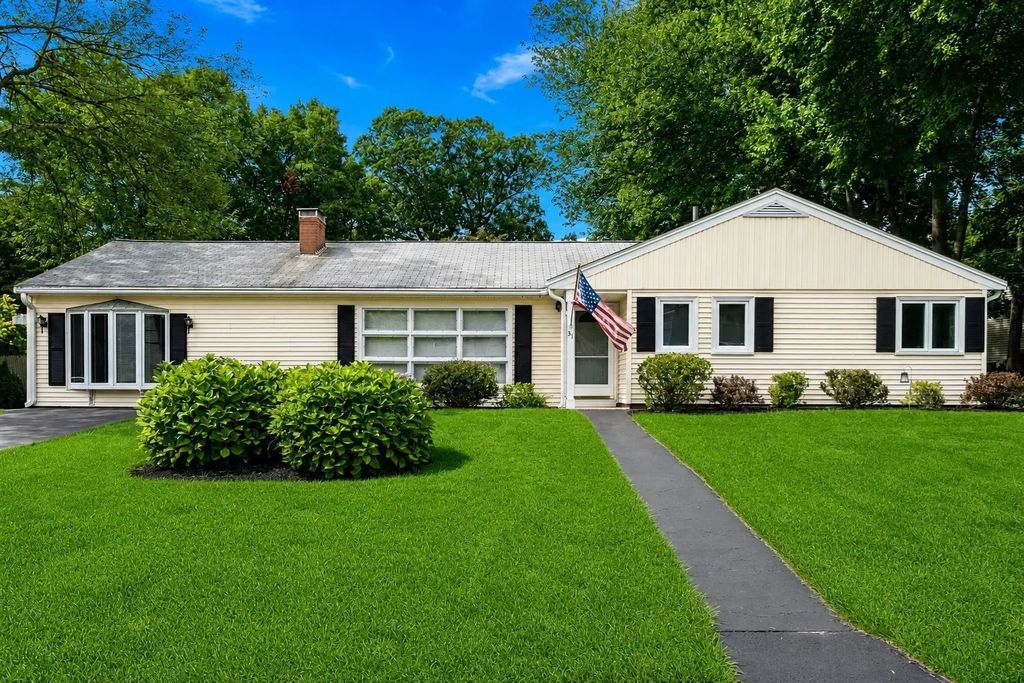 31 Brookdale Road, Natick
