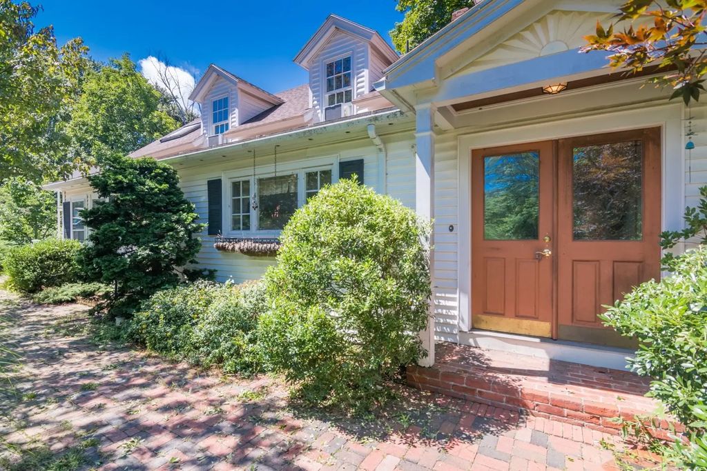 1753 + S East St, Amherst