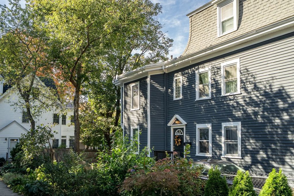 631 Chestnut Hill Ave #631, Brookline