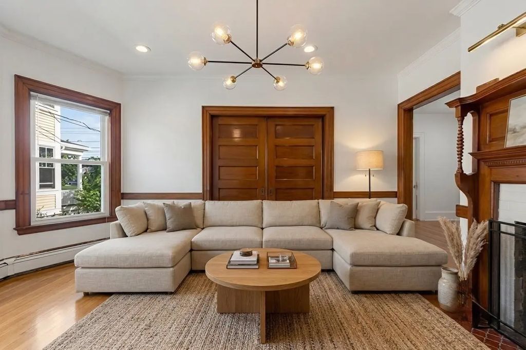 191 Davis Ave, Brookline