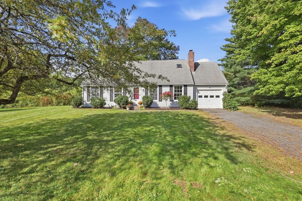 15 Surrey Ln, Amherst